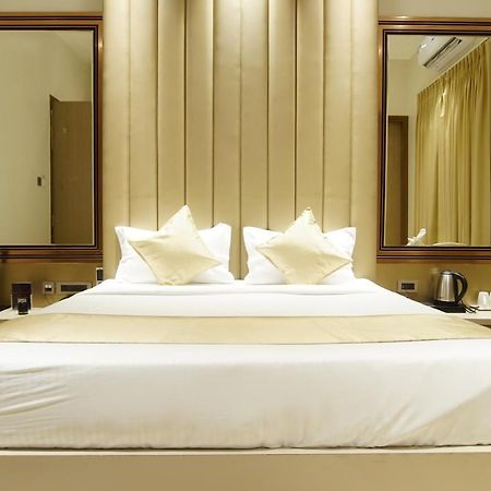 Red Orchid Otel Kanpur Dış mekan fotoğraf