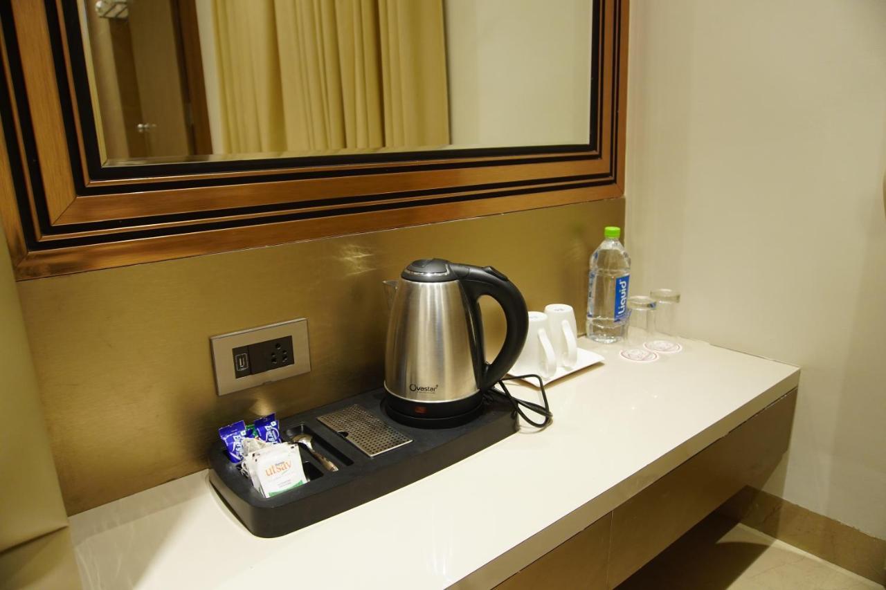 Red Orchid Otel Kanpur Dış mekan fotoğraf