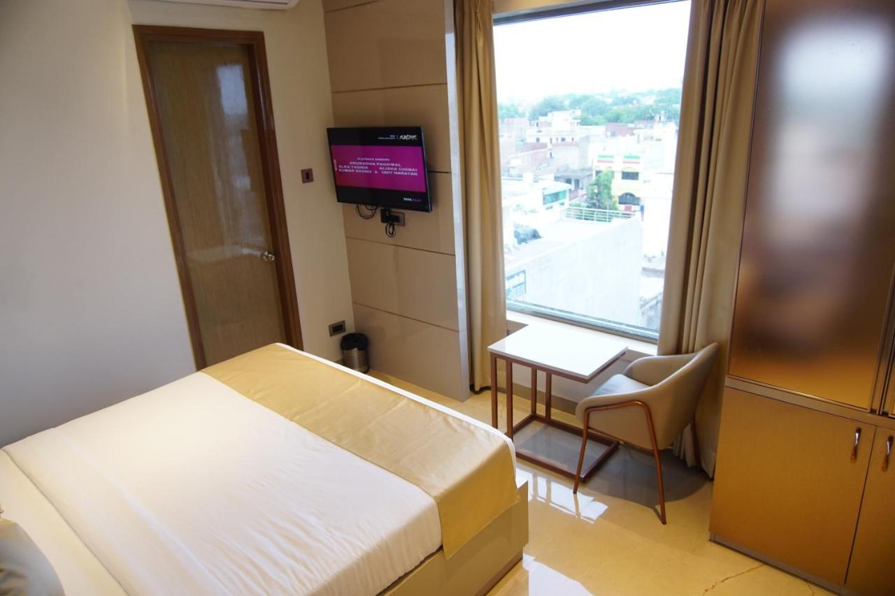 Red Orchid Otel Kanpur Dış mekan fotoğraf