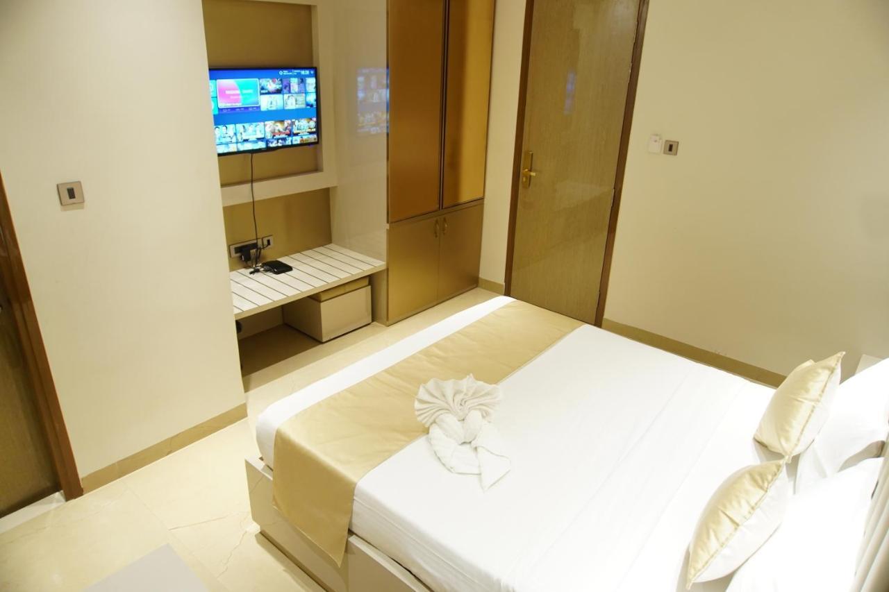 Red Orchid Otel Kanpur Dış mekan fotoğraf