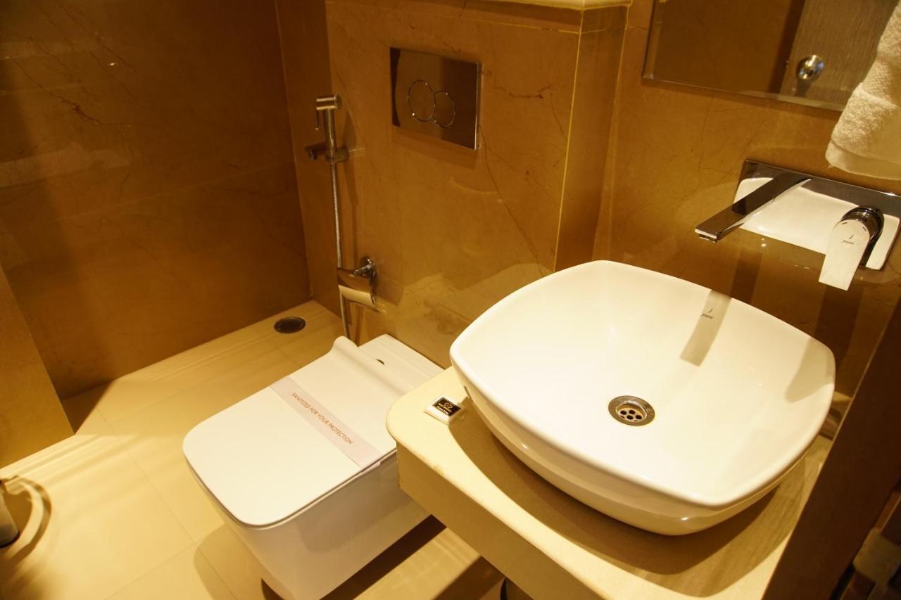 Red Orchid Otel Kanpur Dış mekan fotoğraf