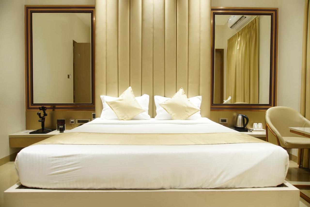 Red Orchid Otel Kanpur Dış mekan fotoğraf
