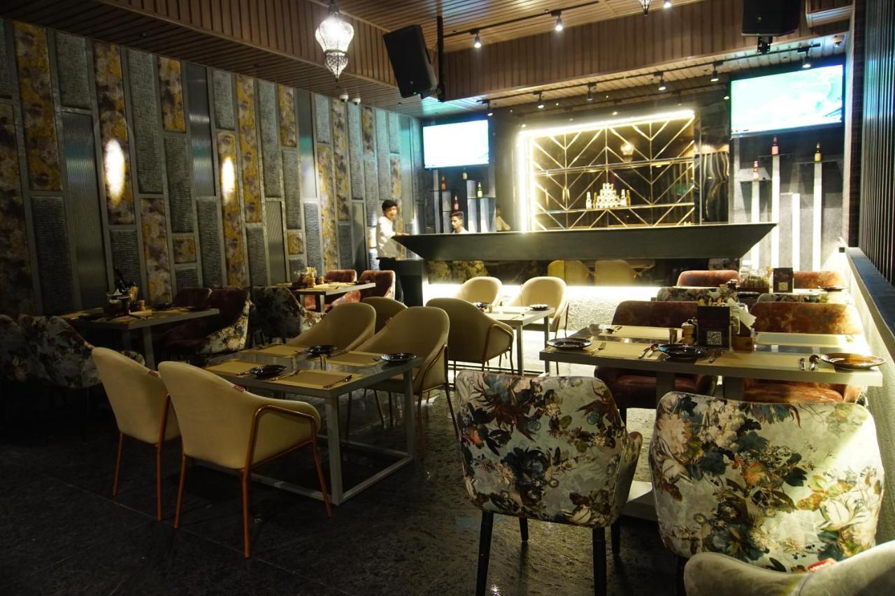 Red Orchid Otel Kanpur Dış mekan fotoğraf