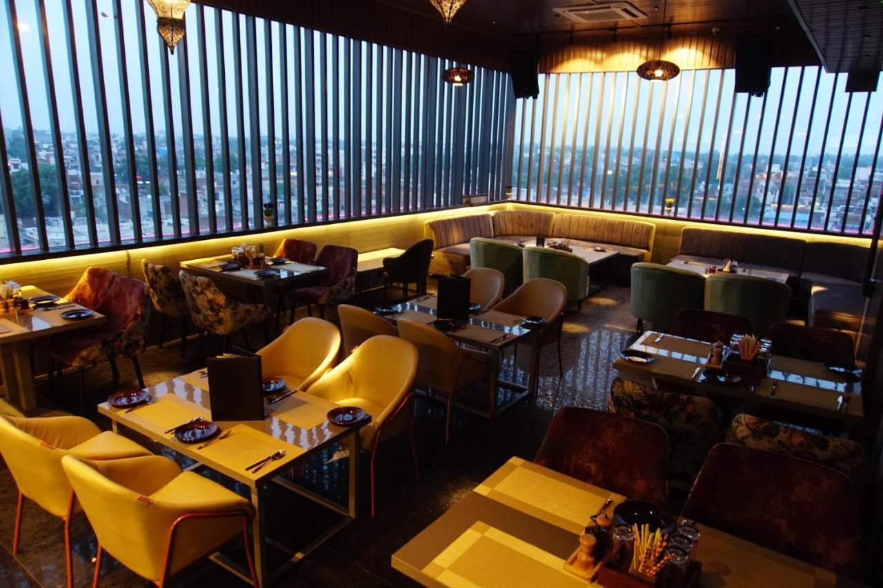 Red Orchid Otel Kanpur Dış mekan fotoğraf